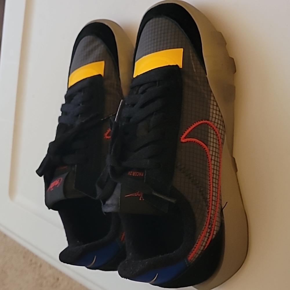 Nike Waffle Racer 2X Black Solar Flare University Red CK6647-002 Wmn 8.5